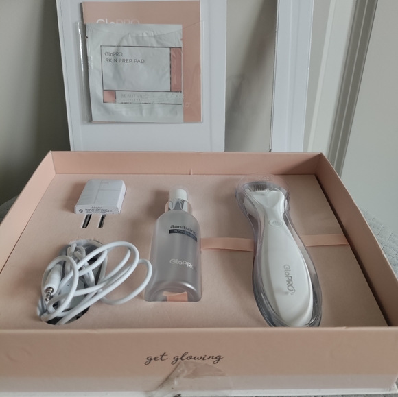 Glo Pro Microneedling Regeneration Tool. Used A Few Times. Great Condition - Picture 3 of 5